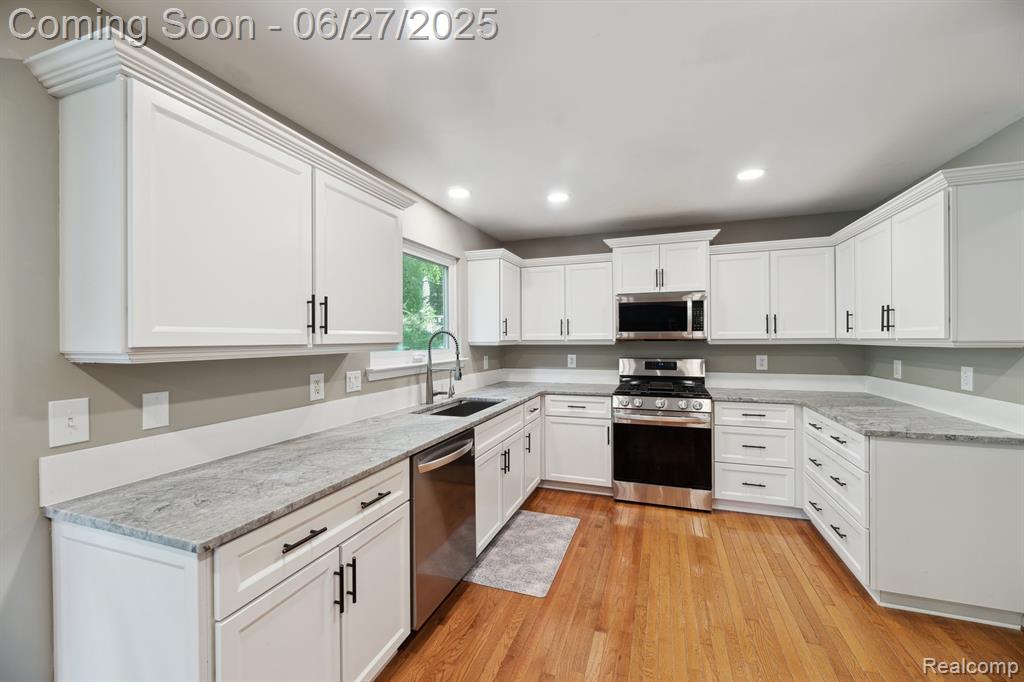 Oxford, Michigan 48371, United States, 4 Bedrooms Bedrooms, ,3 BathroomsBathrooms,Residential,Pending,192824