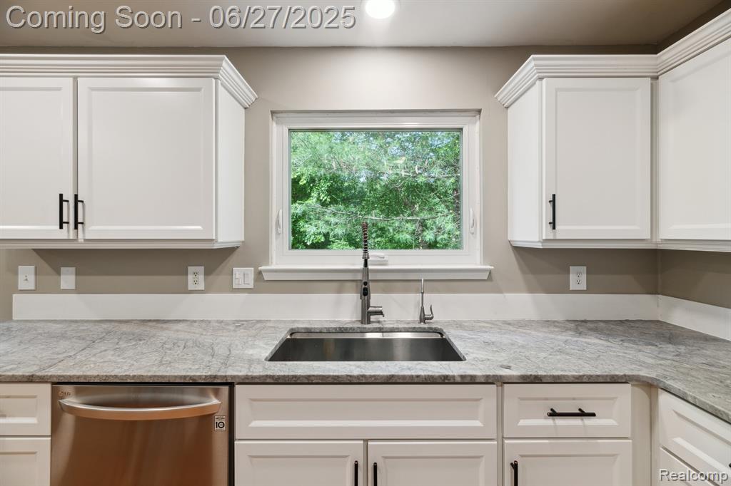 Oxford, Michigan 48371, United States, 4 Bedrooms Bedrooms, ,3 BathroomsBathrooms,Residential,Pending,192824