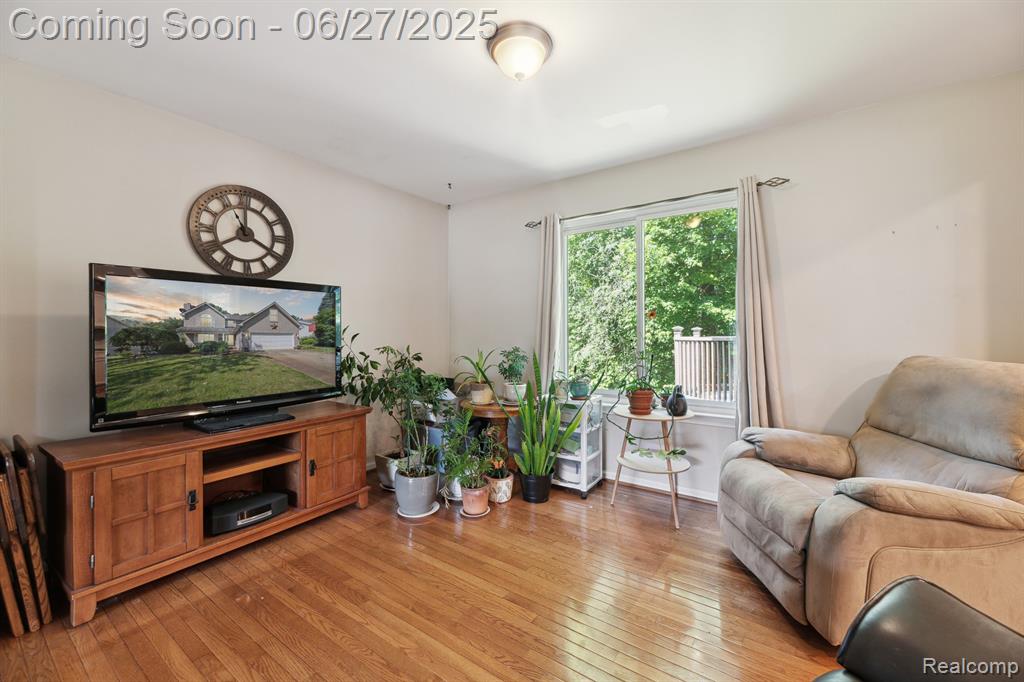 Oxford, Michigan 48371, United States, 4 Bedrooms Bedrooms, ,3 BathroomsBathrooms,Residential,Pending,192824