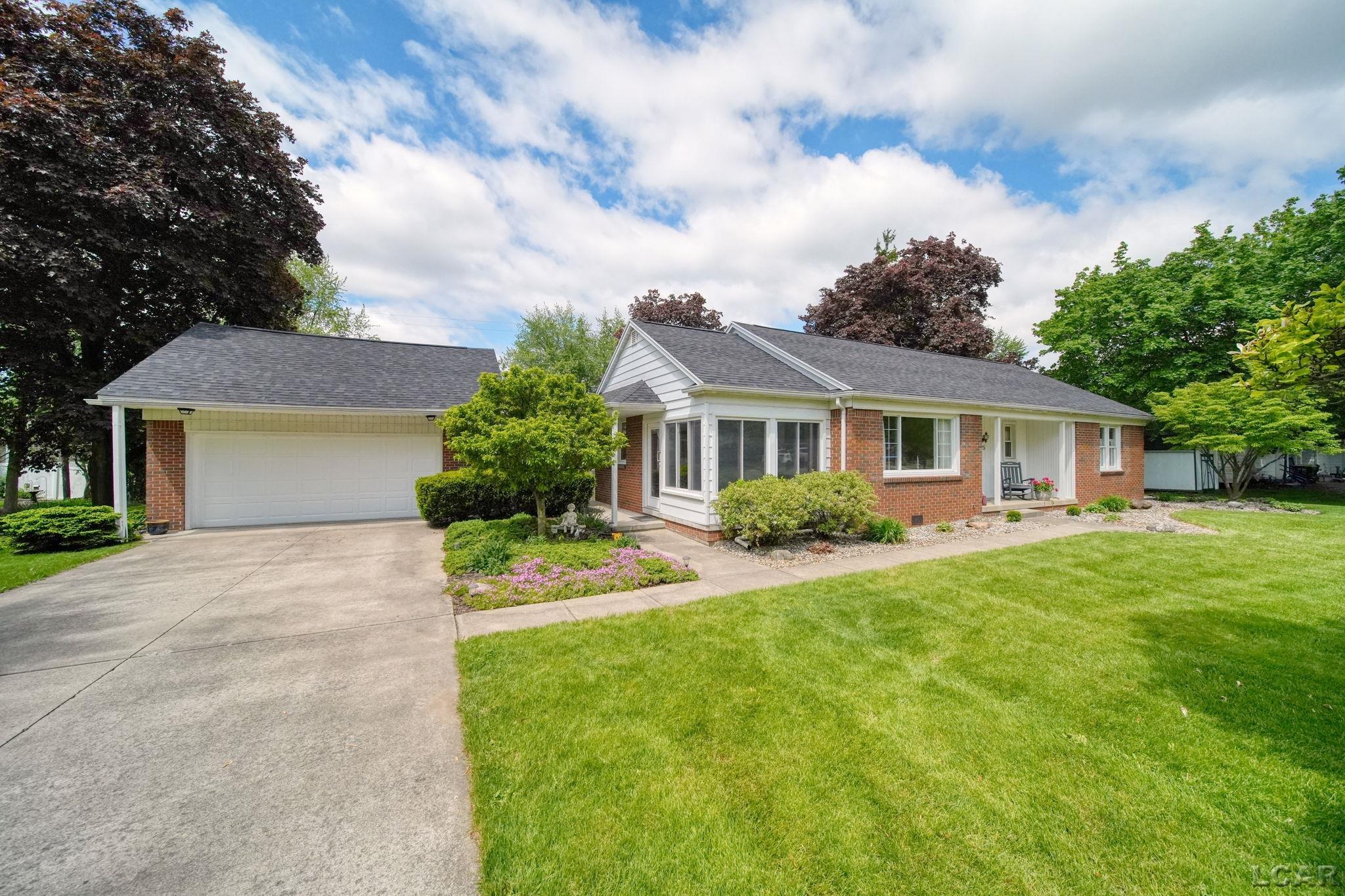 425 W Oregon Rd Street
