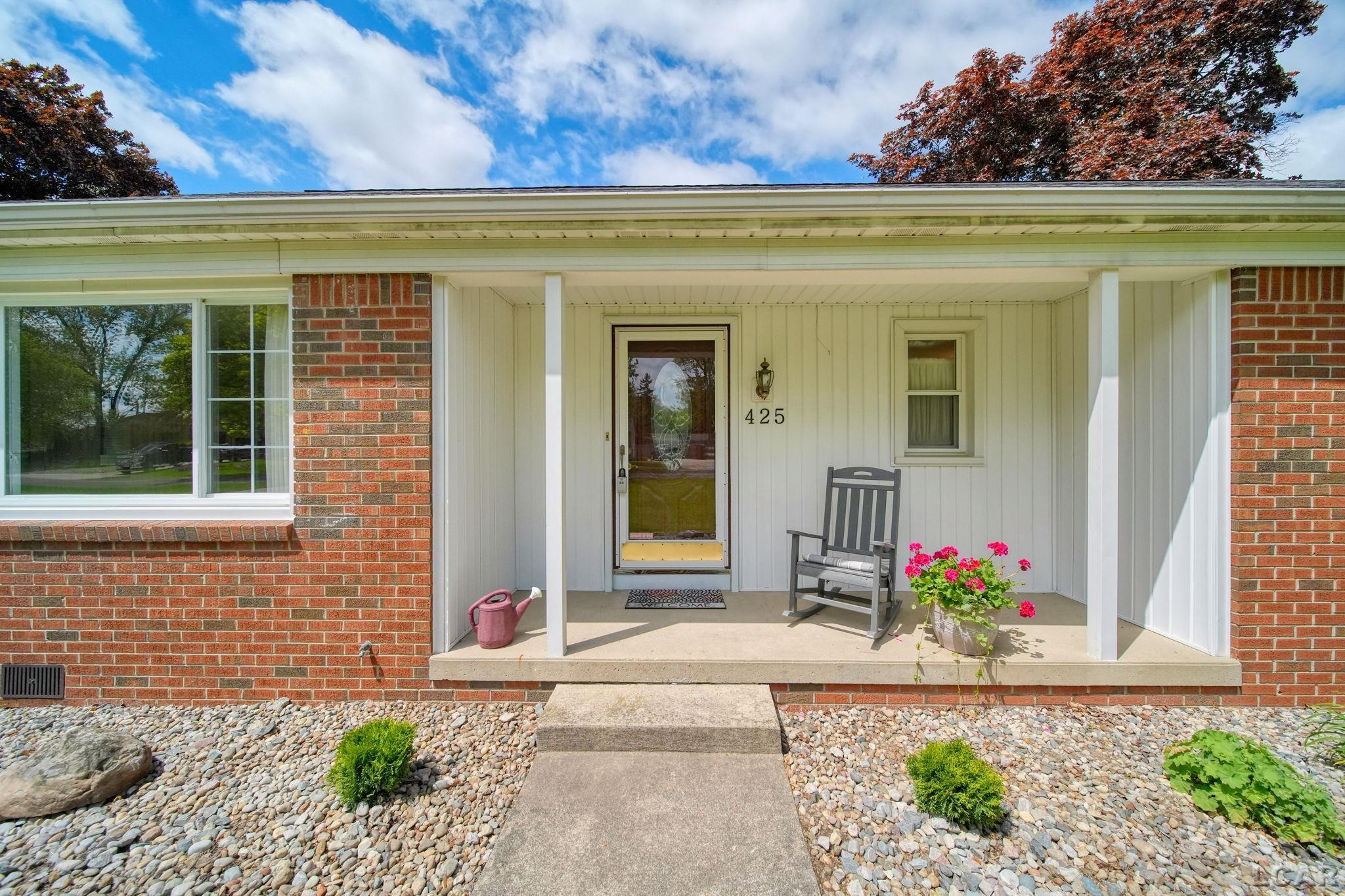 425 W Oregon Rd Street