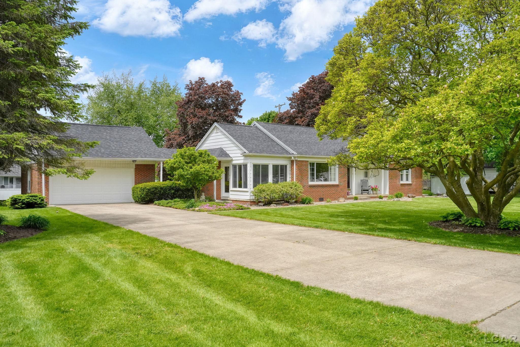425 W Oregon Rd Street