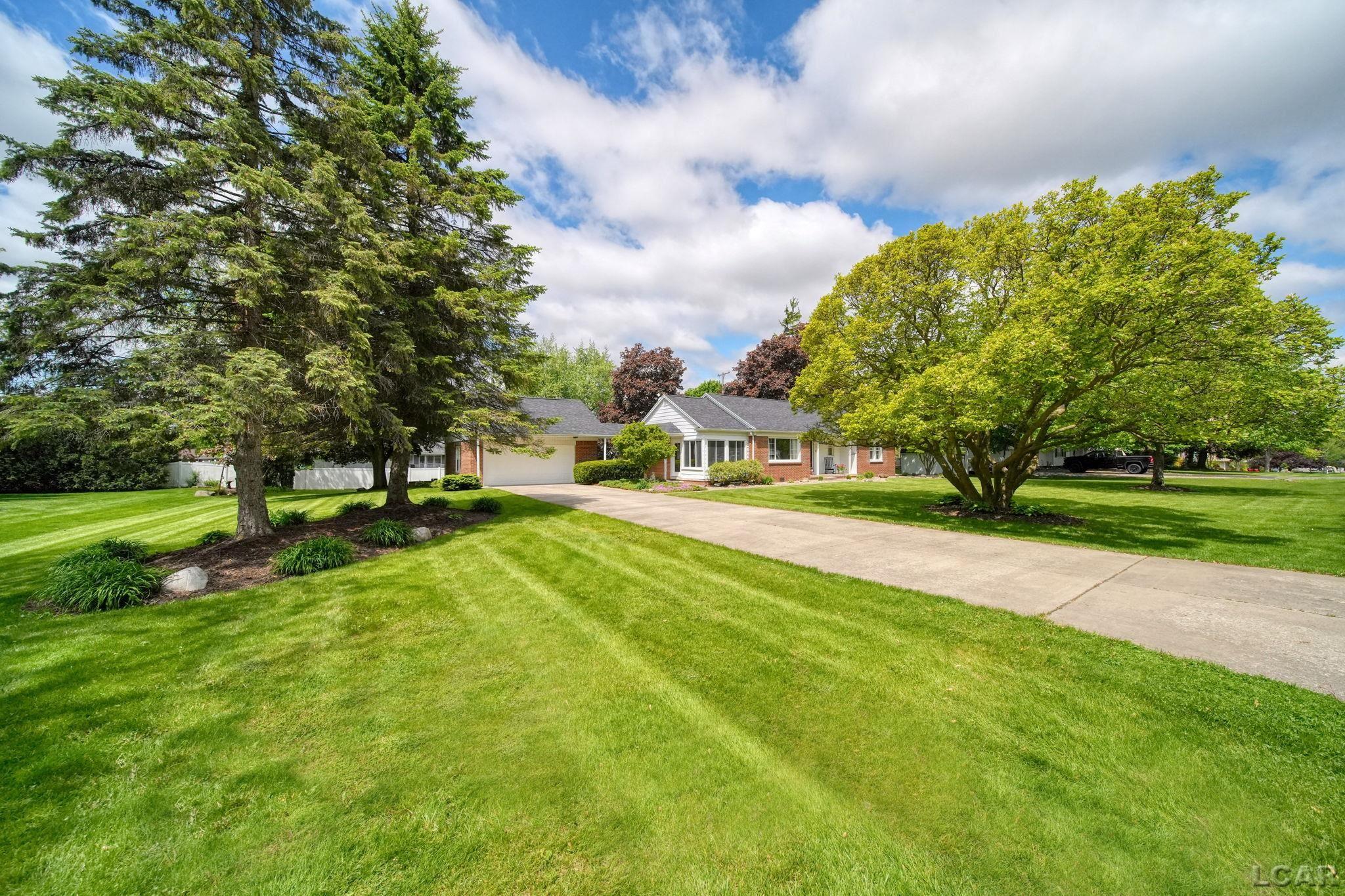 425 W Oregon Rd Street