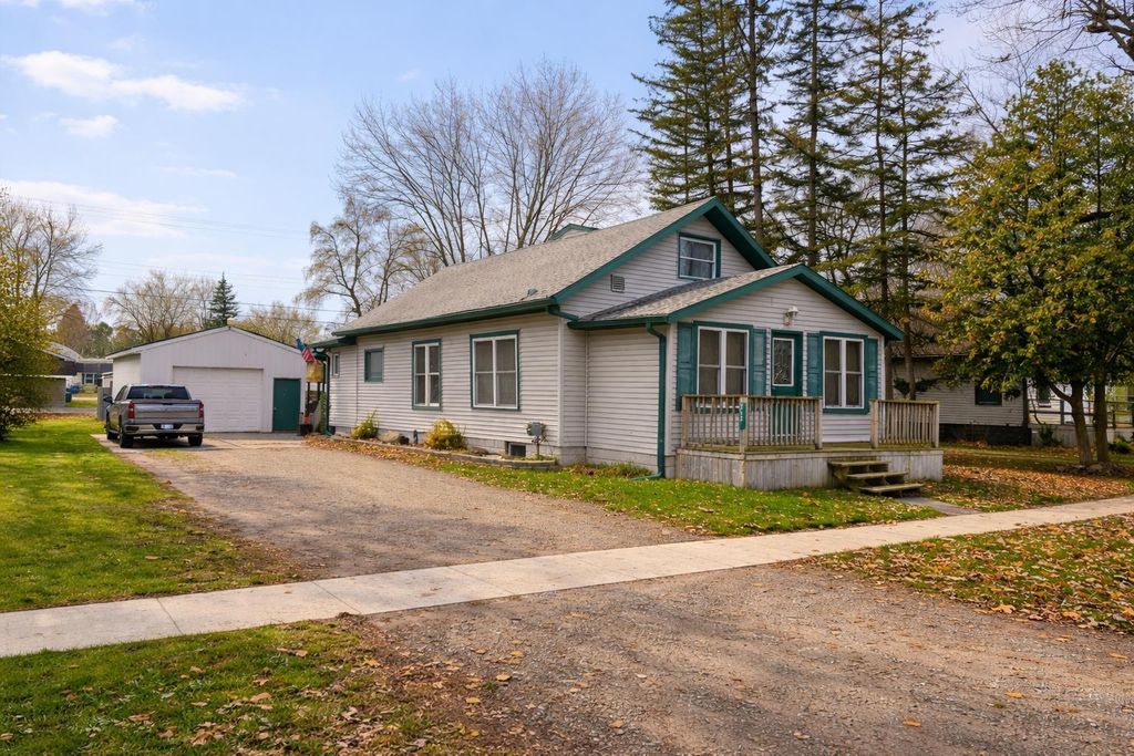 Photo of 212 E Brown Street, Beaverton, MI 48612 (MLS # 50196460)