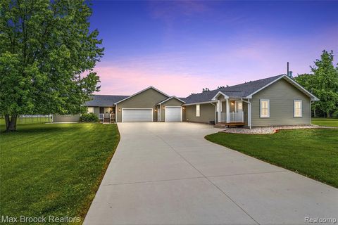 Photo of 2566 N 5 Mile Road, Midland, MI 48642 (MLS # 61004354)