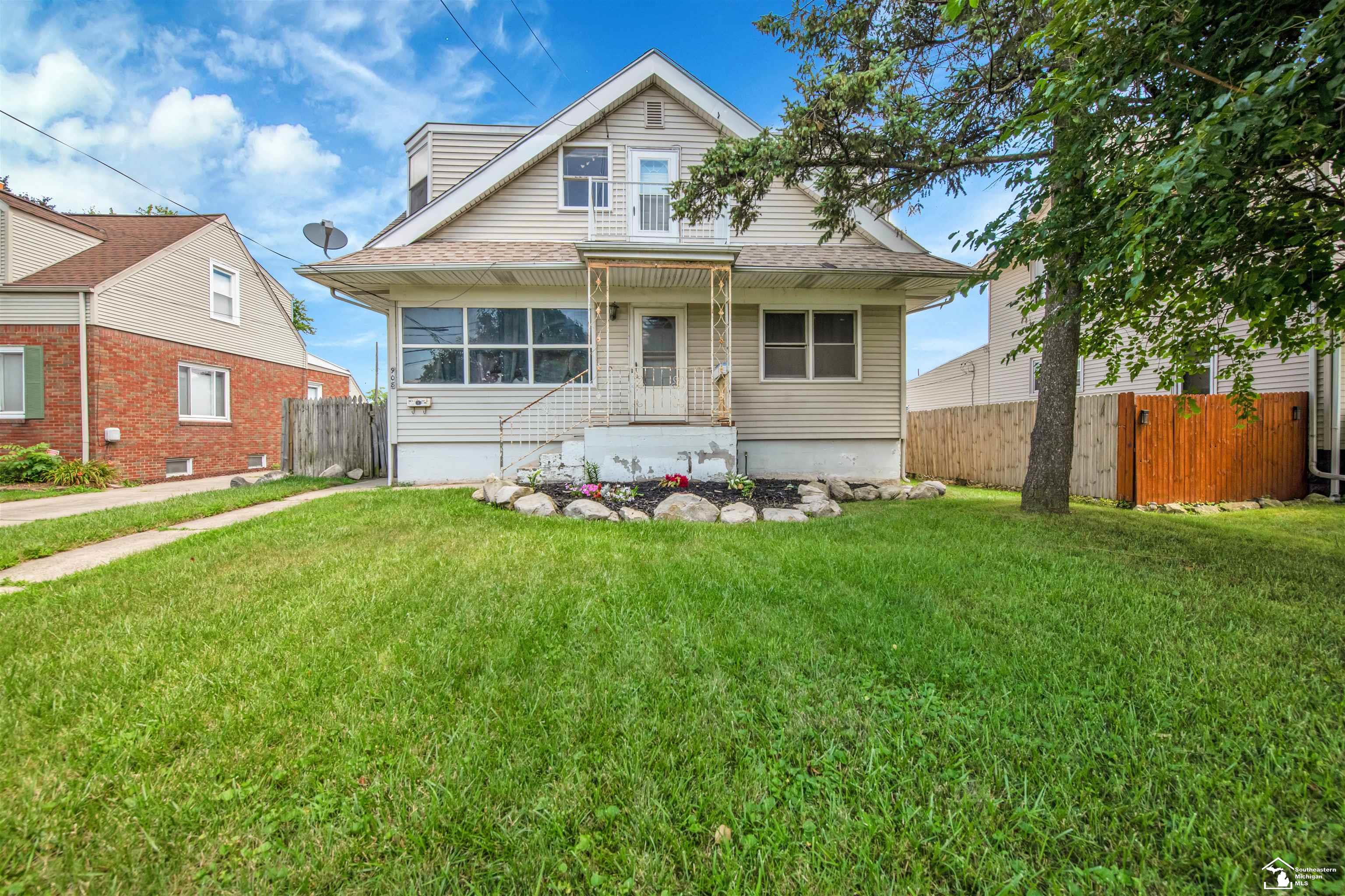 908 W Elm Avenue