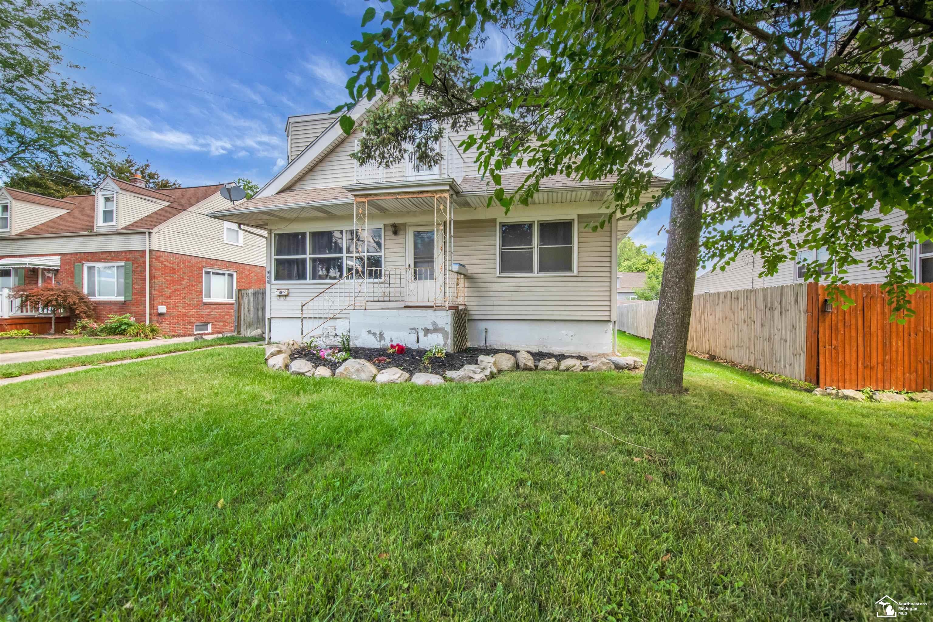 908 W Elm Avenue