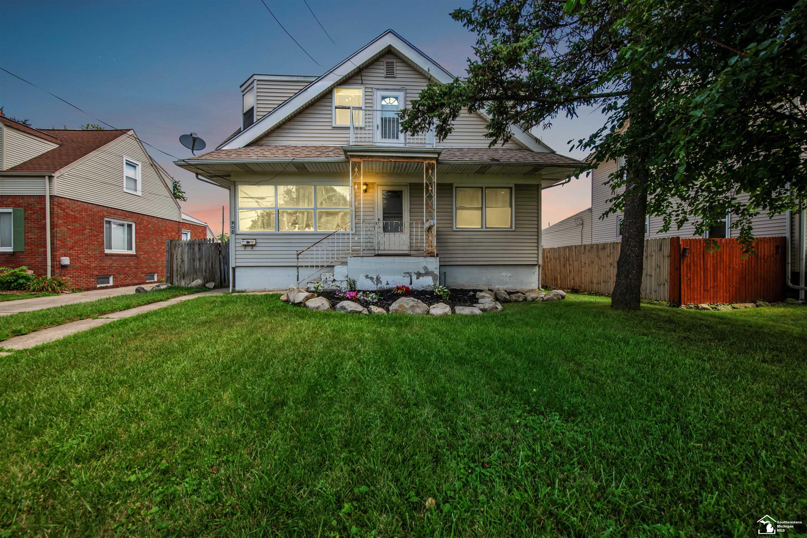 908 W Elm Avenue