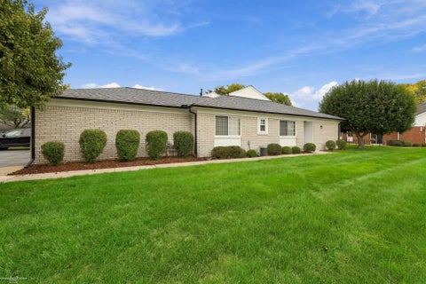 Photo of 654 Country Club Drive, Saint Clair Shores, MI 48082 (MLS # 50222443)