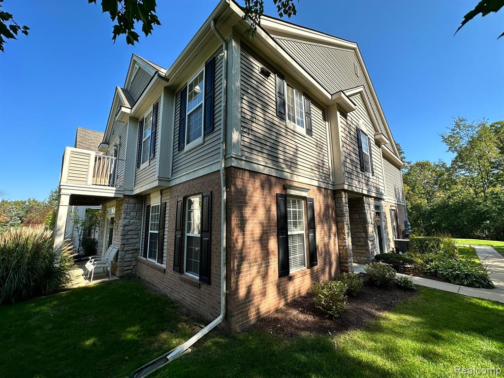 2354 PINECROFT Drive