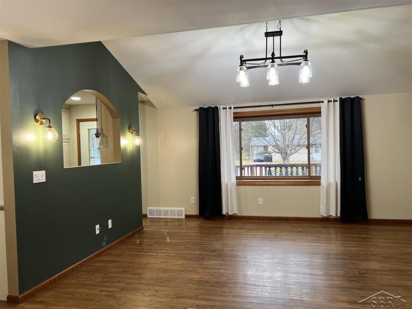 Midland, Michigan 48642, United States, 3 Bedrooms Bedrooms, ,2 BathroomsBathrooms,Residential,Active,249871