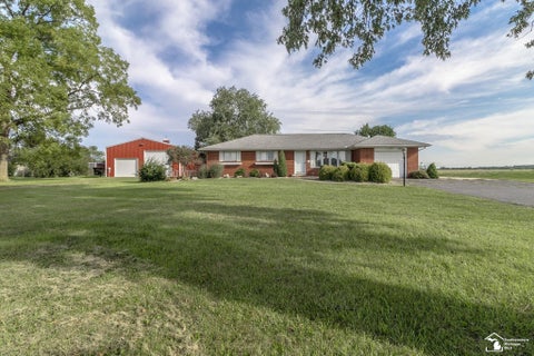 Photo of 270 E Sterns Road, Temperance, MI 48182 (MLS # 50222386)