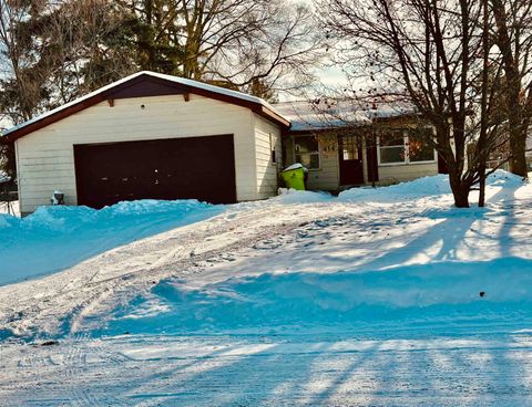 Photo of 414 Cottage Avenue, Clare, MI 48617 (MLS # 50196364)