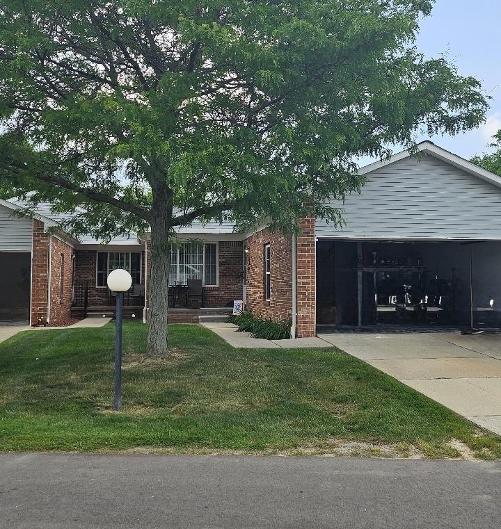 Roseville, Michigan 48066, United States, 3 Bedrooms Bedrooms, ,2 BathroomsBathrooms,Residential,Pending,194465