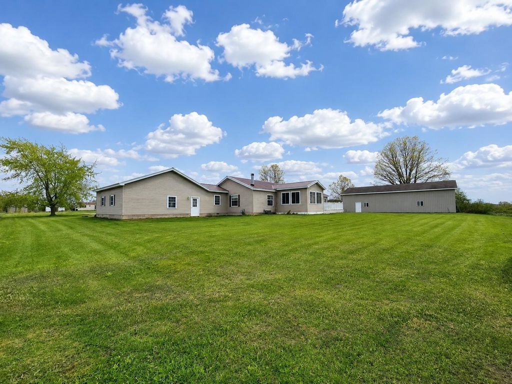 Photo of 5525 E Battle Road, Clare, MI 48617 (MLS # 50207616)