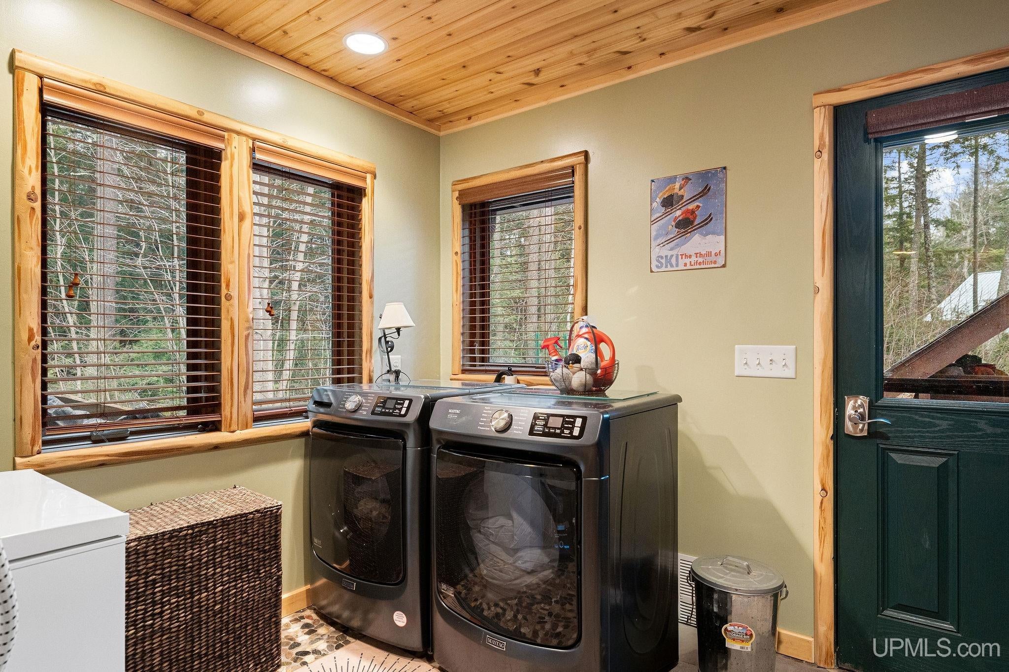 505 E Bass Woods Ln, Gwinn, MI, 49841, USA, 3 Bedrooms Bedrooms, ,3 BathroomsBathrooms,Residential,Active,505 E Bass Woods Ln,50206341