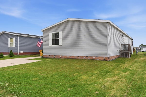 58520 BROOKSIDE DR, LENOX, MI 48048 - Image b7ef851c2e6d0b5d5b702fcb484141a4/2065093149