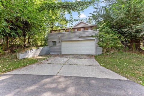 Photo of 2550 Loon Lake Road, Wixom, MI 48393 (MLS # 61023851)
