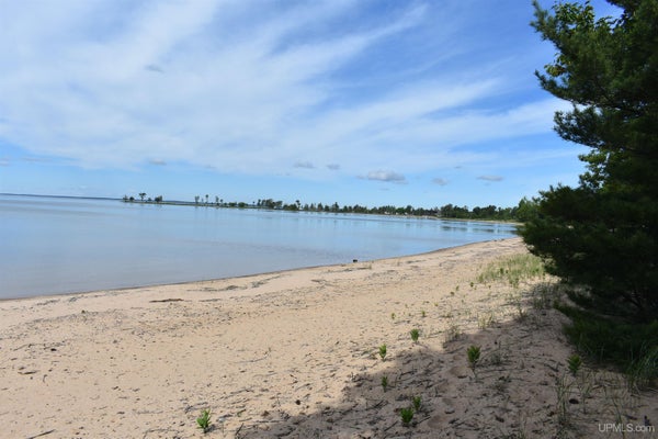 ADDRESS PRIVATE, NAHMA, MI 49864 - Image b85efd4d614f70b5e4dd69c2595e99f3/2128393882