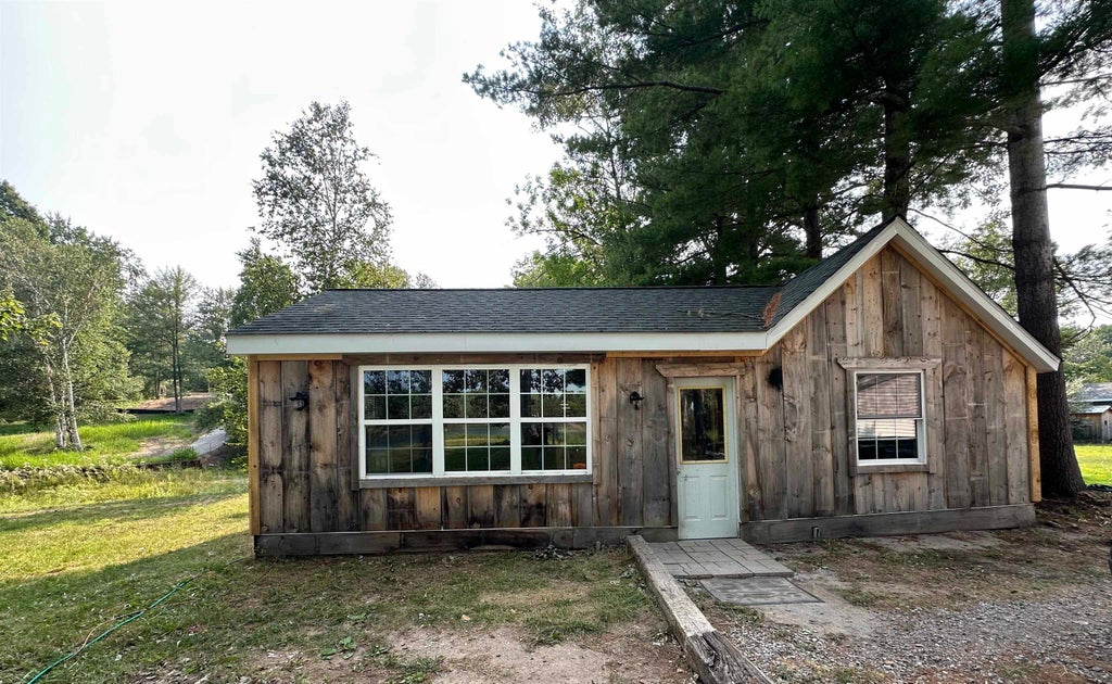 Photo of 504 Hilo Road, Gladwin, MI 48624 (MLS # 50218777)