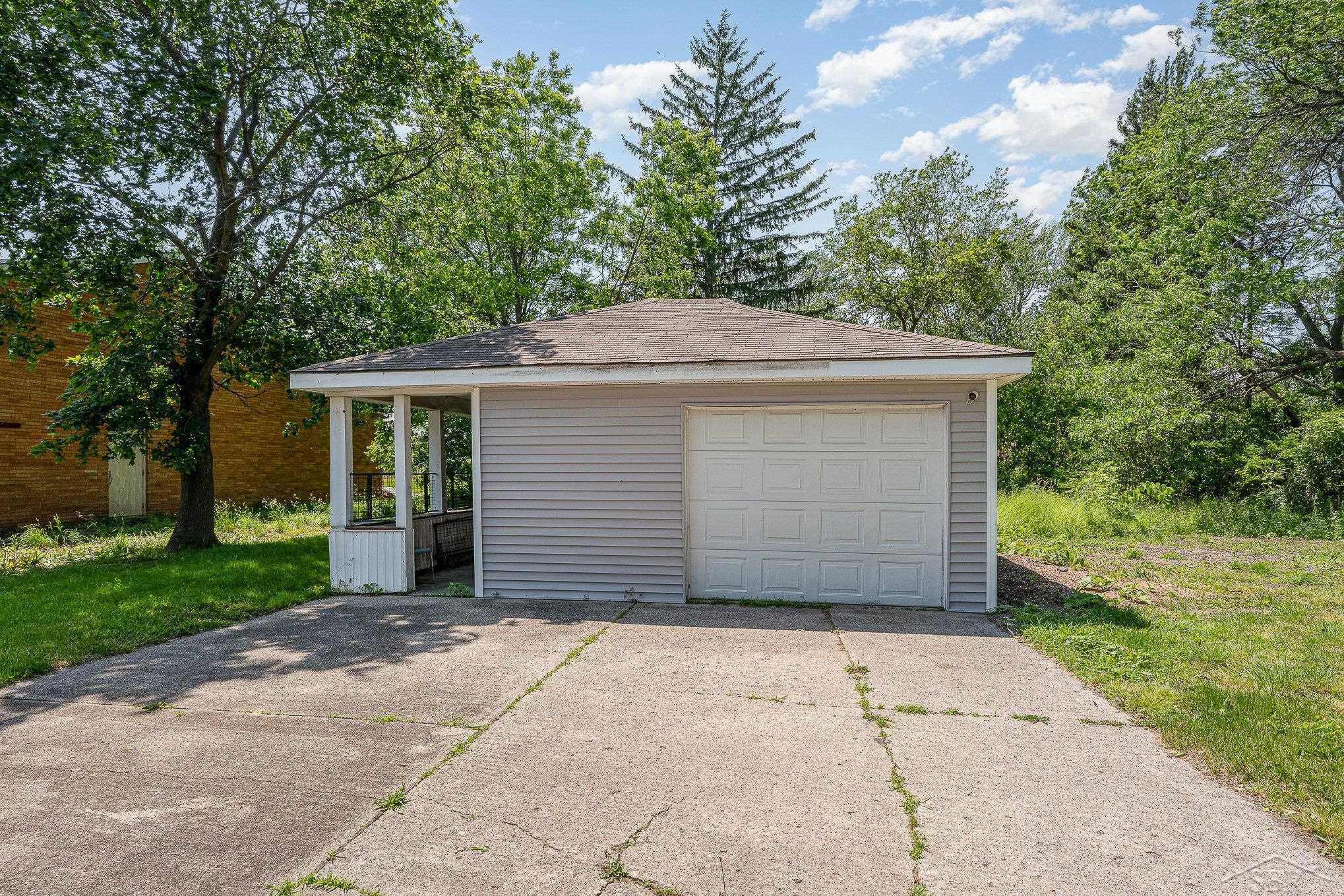 Saginaw, Michigan 48601, United States, 3 Bedrooms Bedrooms, ,1 BathroomBathrooms,Residential,Pending,192847