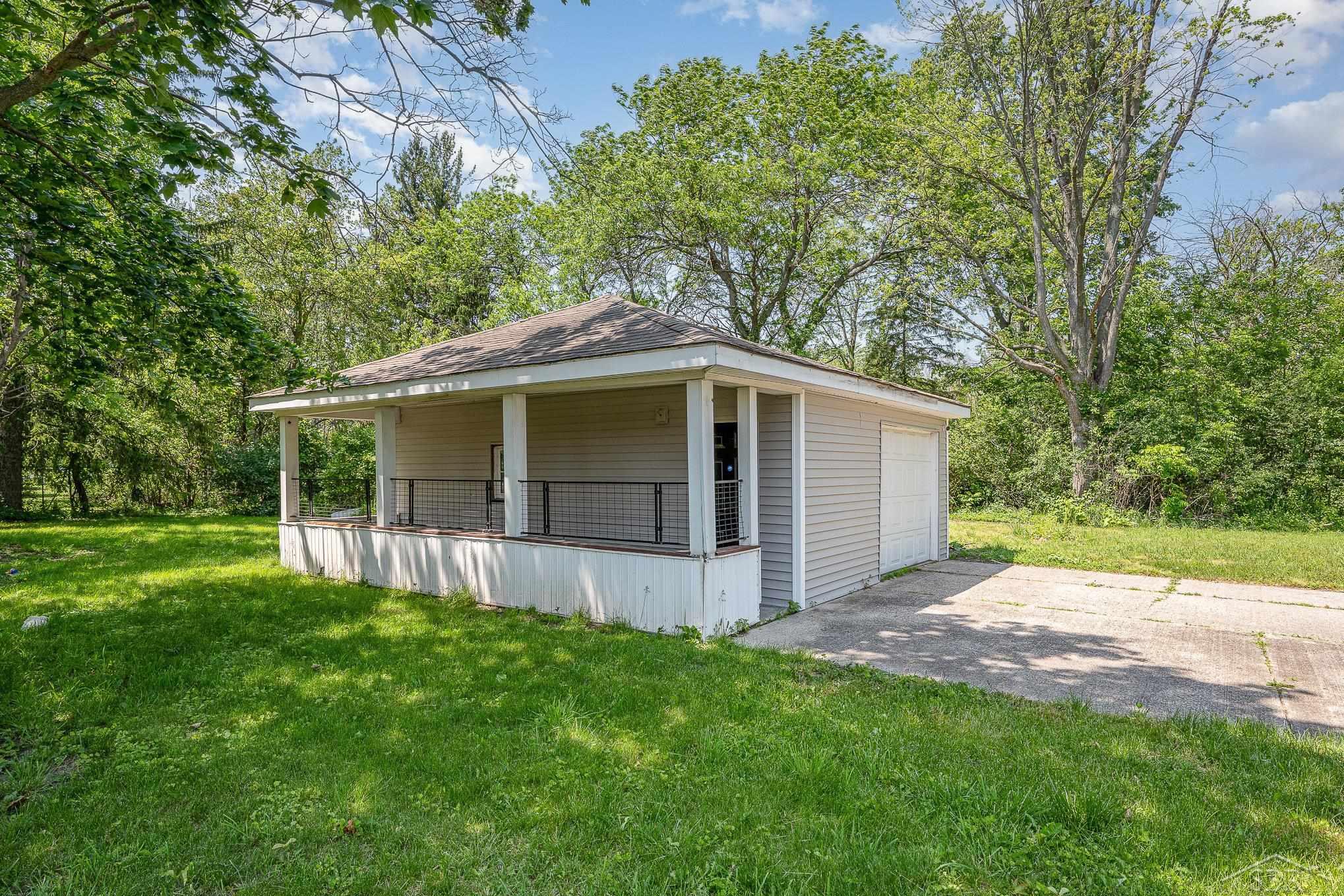 Saginaw, Michigan 48601, United States, 3 Bedrooms Bedrooms, ,1 BathroomBathrooms,Residential,Pending,192847