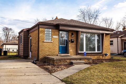 Photo of 21400 Parklawn Street, Oak Park, MI 48237 (MLS # 70508992)
