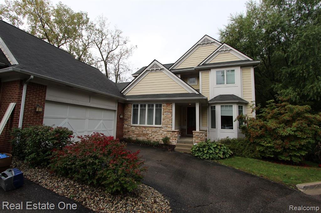 1090 Oakwood Drive