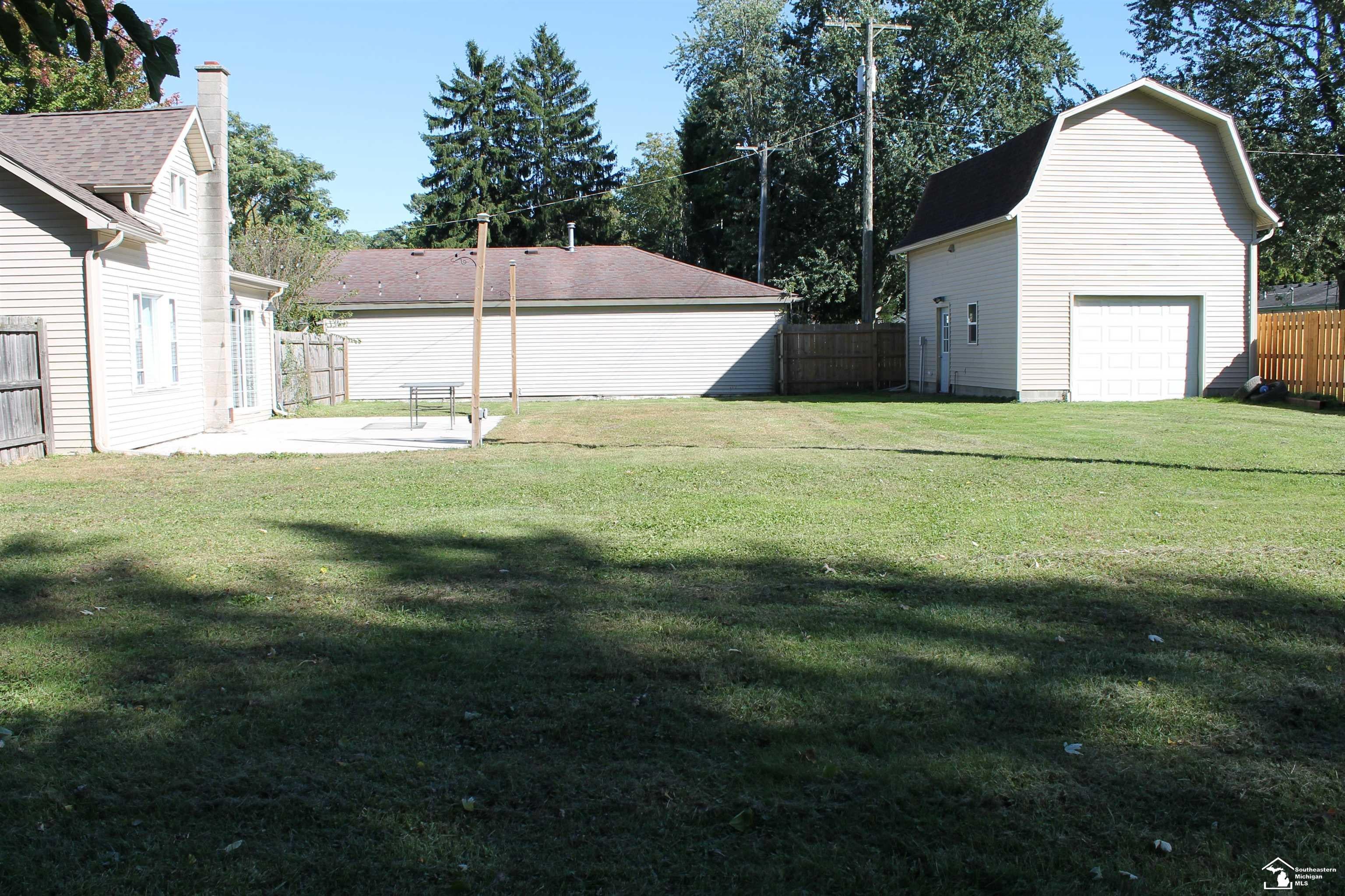 196 E Walnut Road