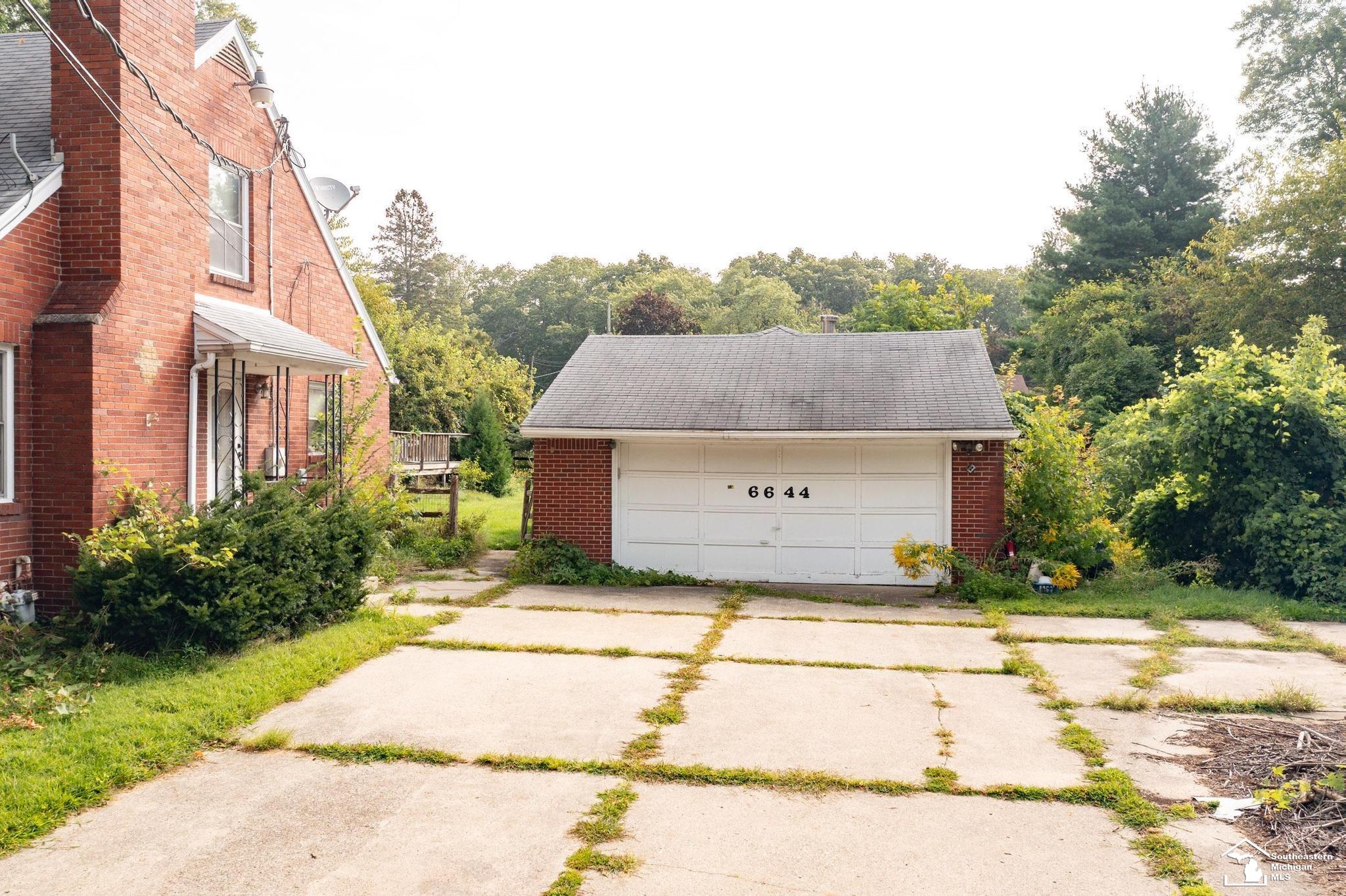 6644 Douglas Road
