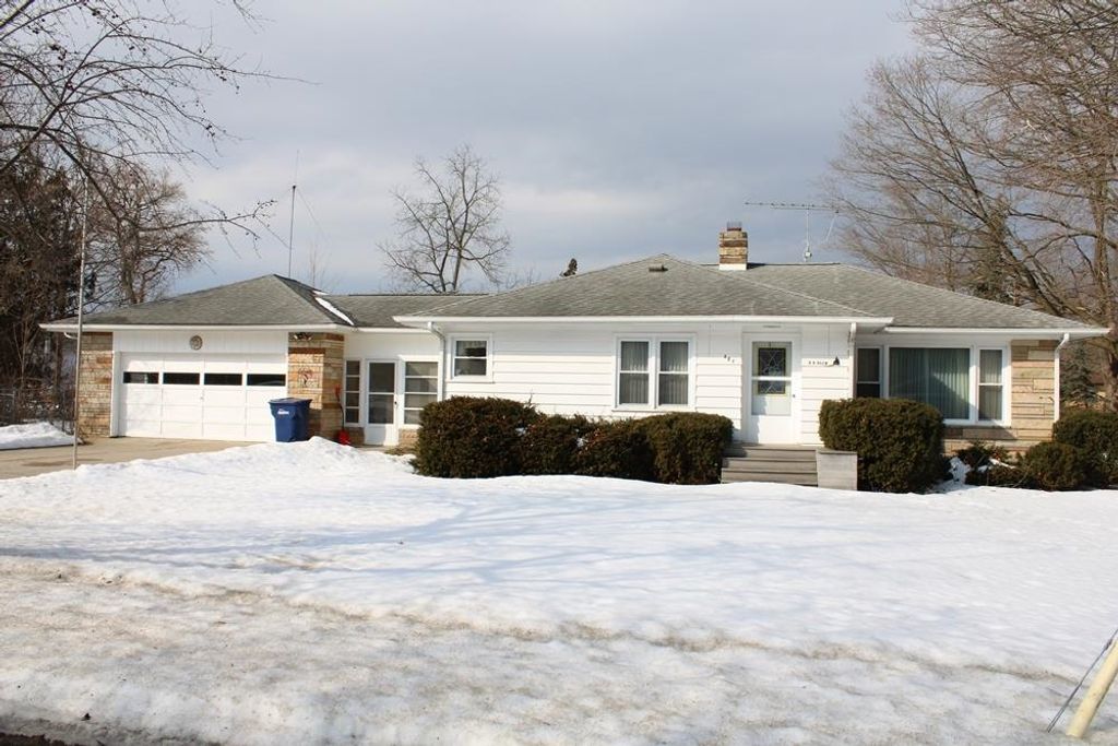 Photo of 287 E Oak Street, Harrison, MI 48625 (MLS # 50199586)