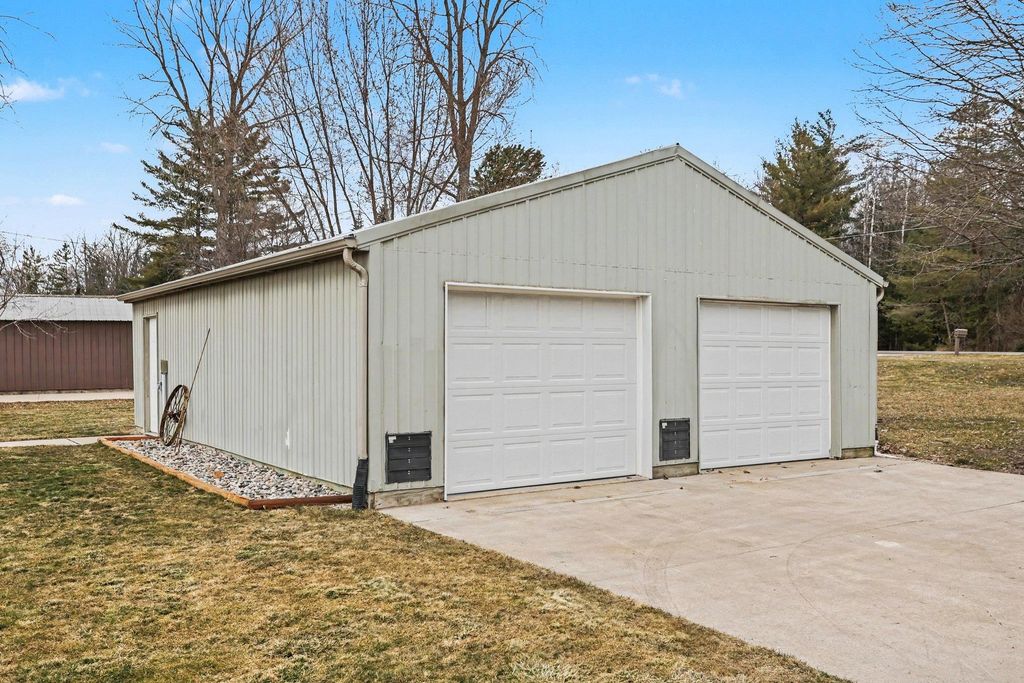 Photo of 777 Quillette Drive, Beaverton, MI 48612 (MLS # 50202954)