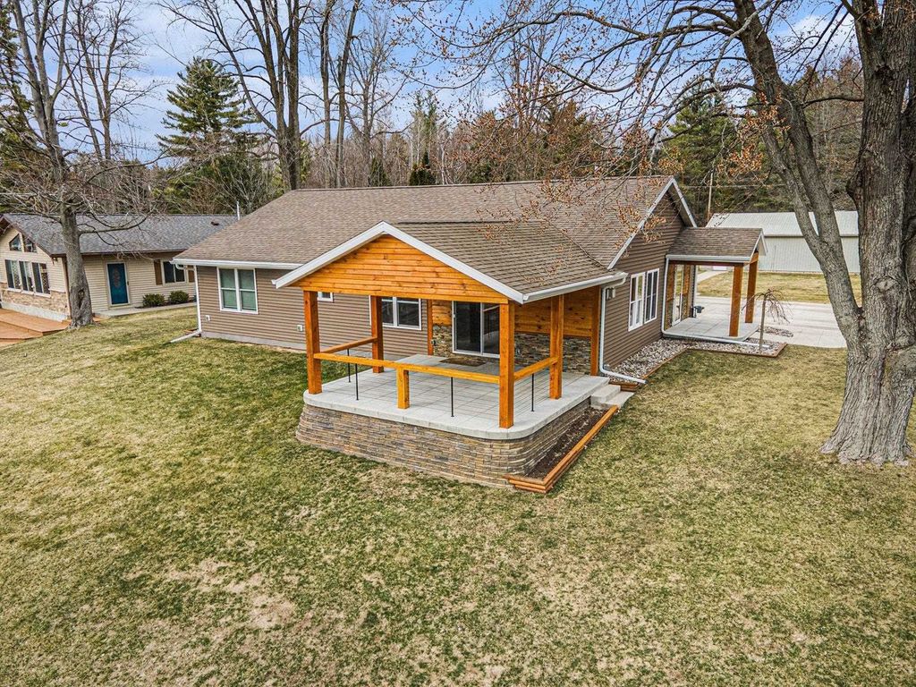 Photo of 777 Quillette Drive, Beaverton, MI 48612 (MLS # 50202954)