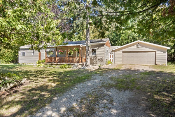 10262 BURGESS RD, CHARLEVOIX, MI 49720 - Image bbfca39b00b802c26ba1316685bf9801/1075437101