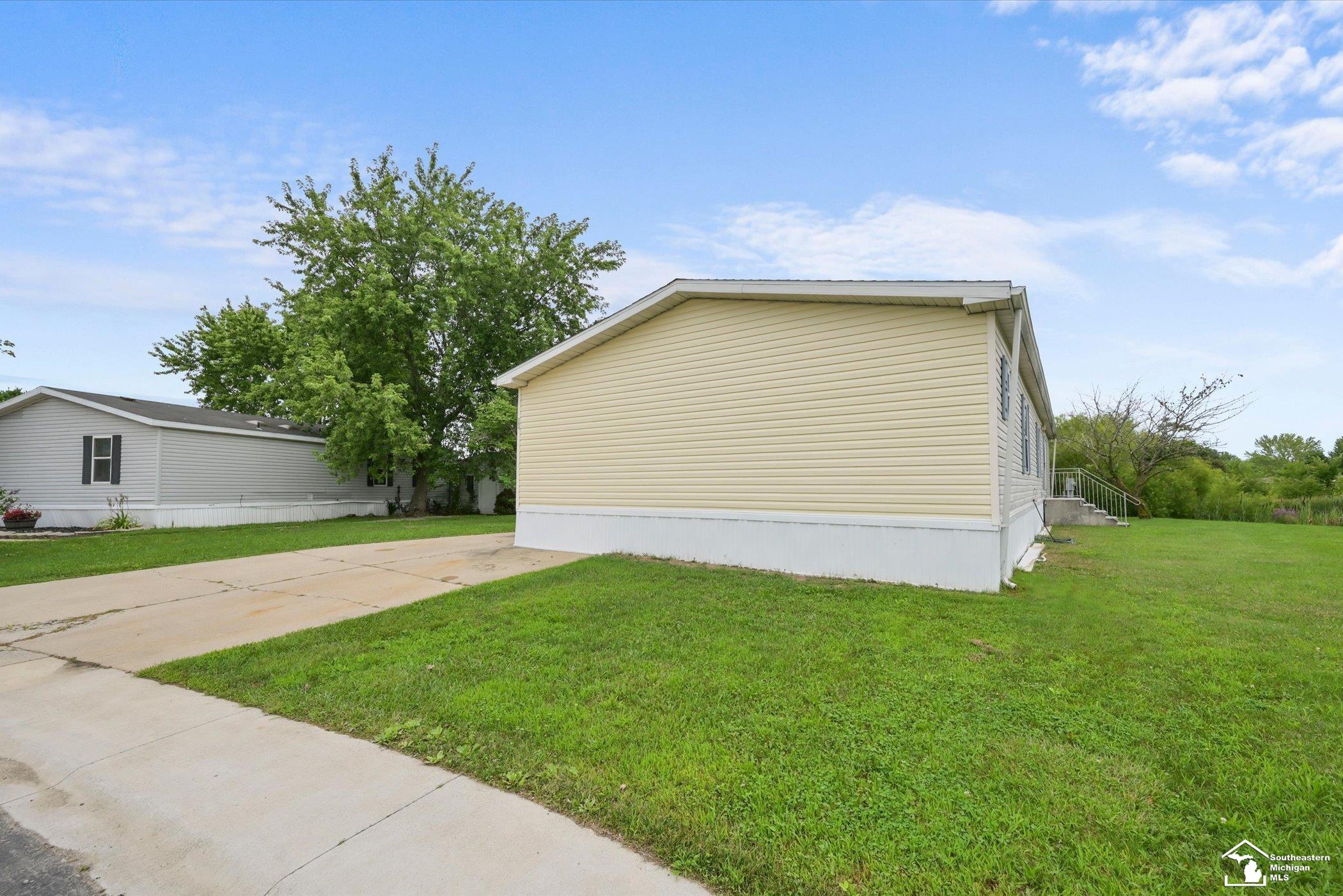 584 PINE TREE Court
