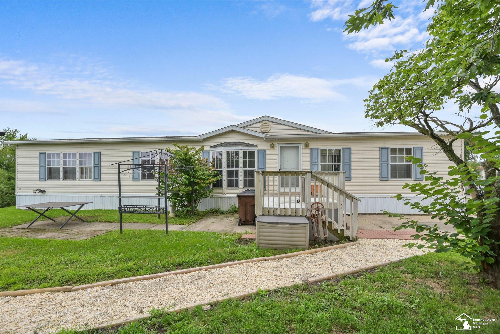 584 PINE TREE Court