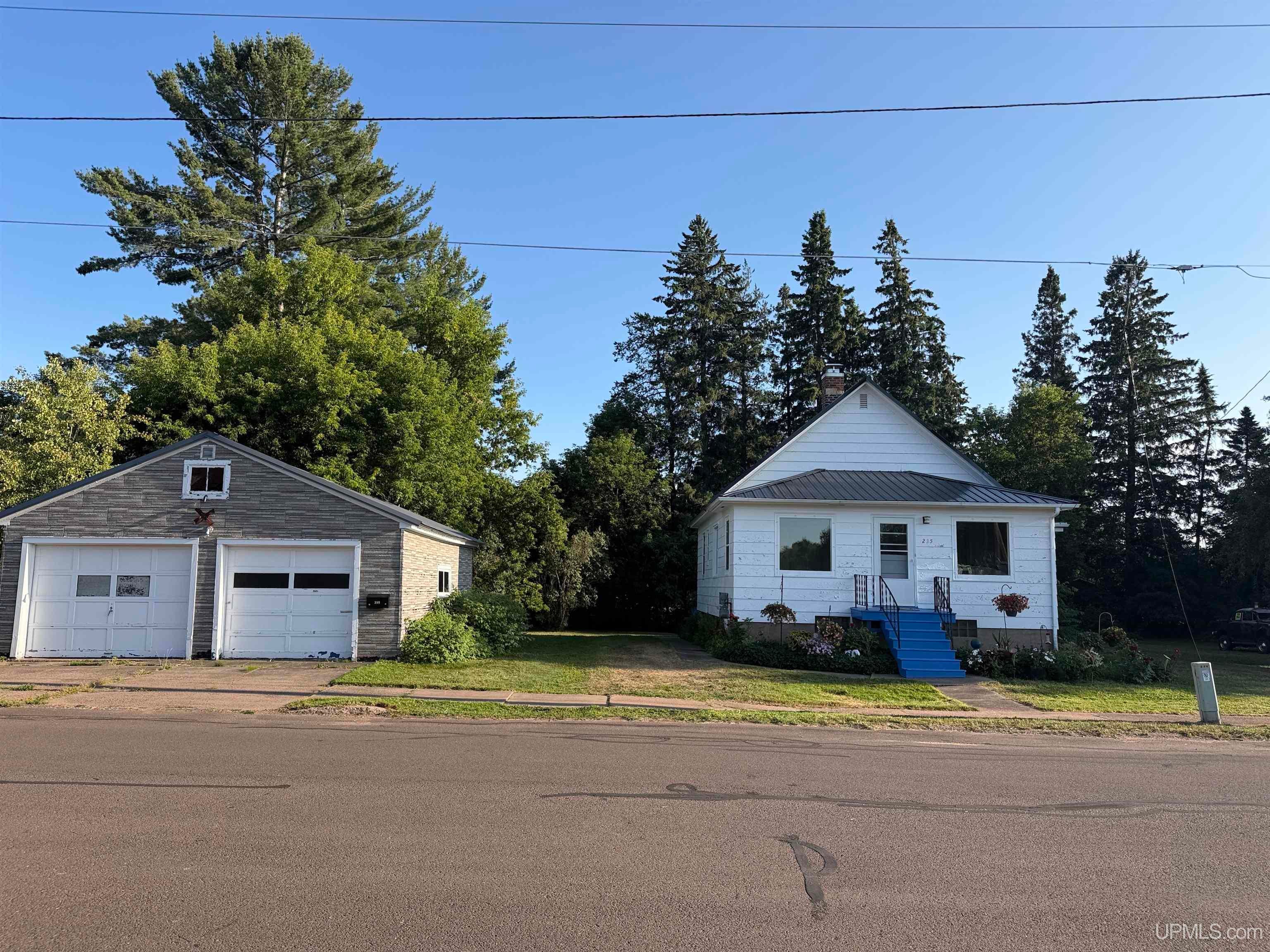 235 W Oak Street