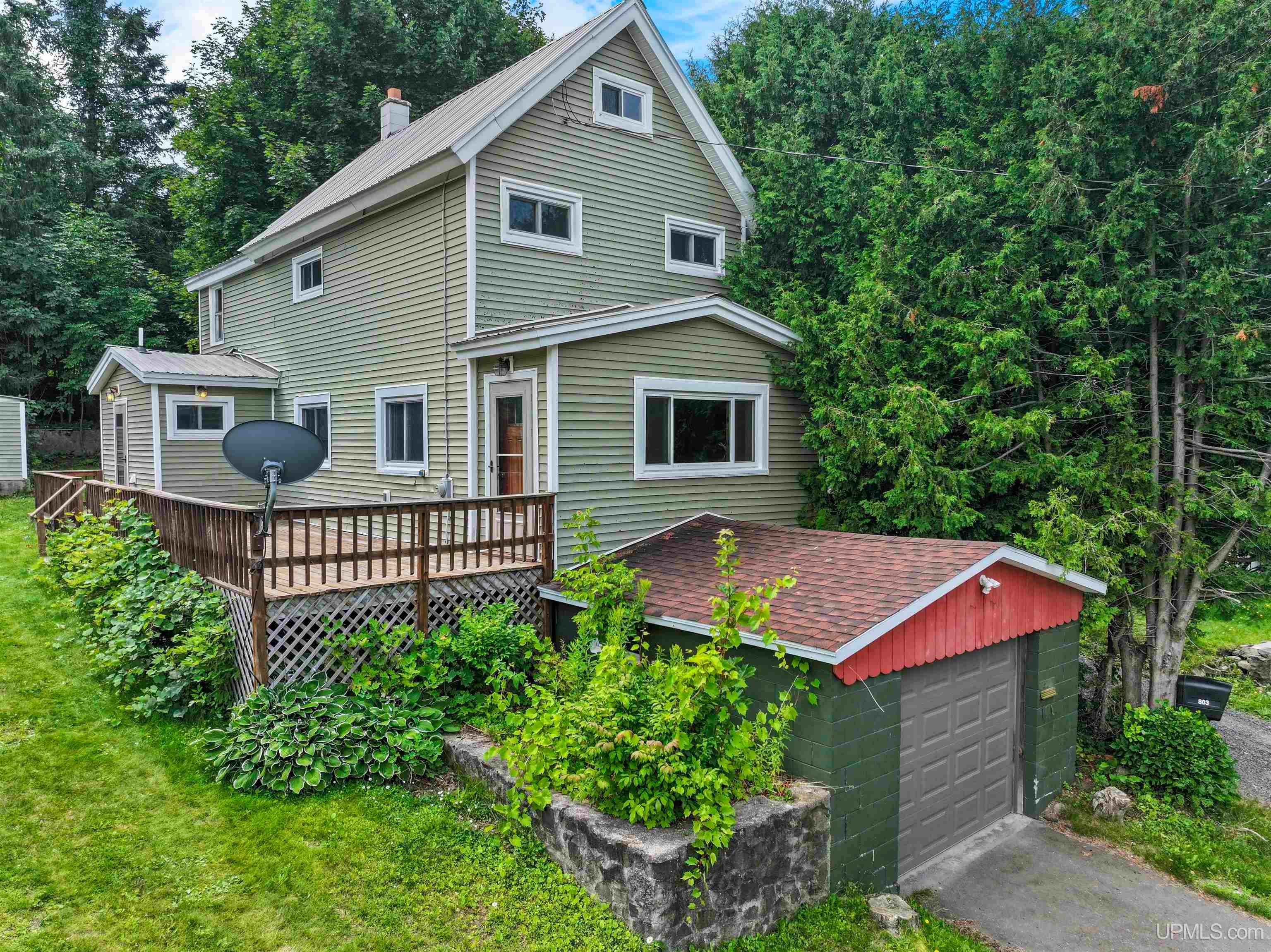 801 W Calverley Avenue