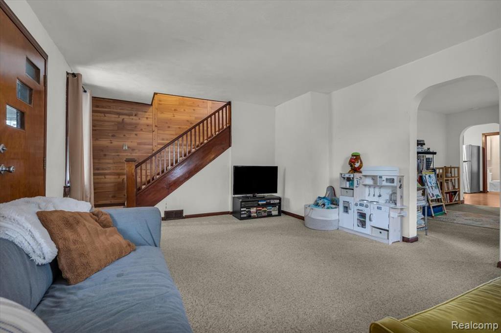 727 W 4th Street