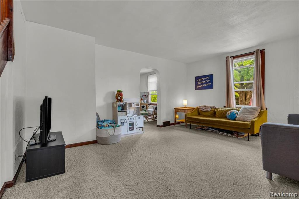 727 W 4th Street