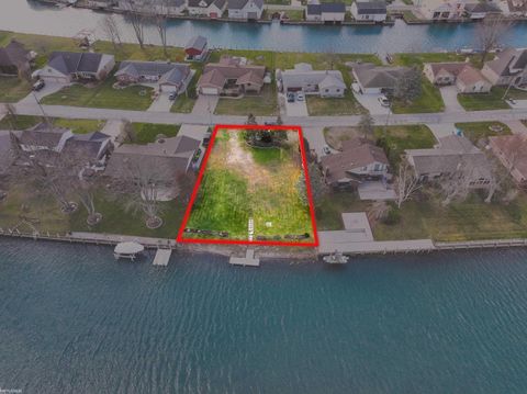 7294 Flamingo Street Algonac MI 48001