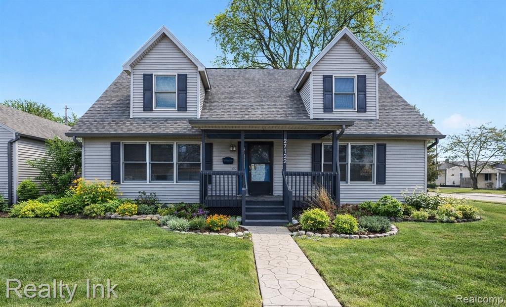 27132 Groveland Street