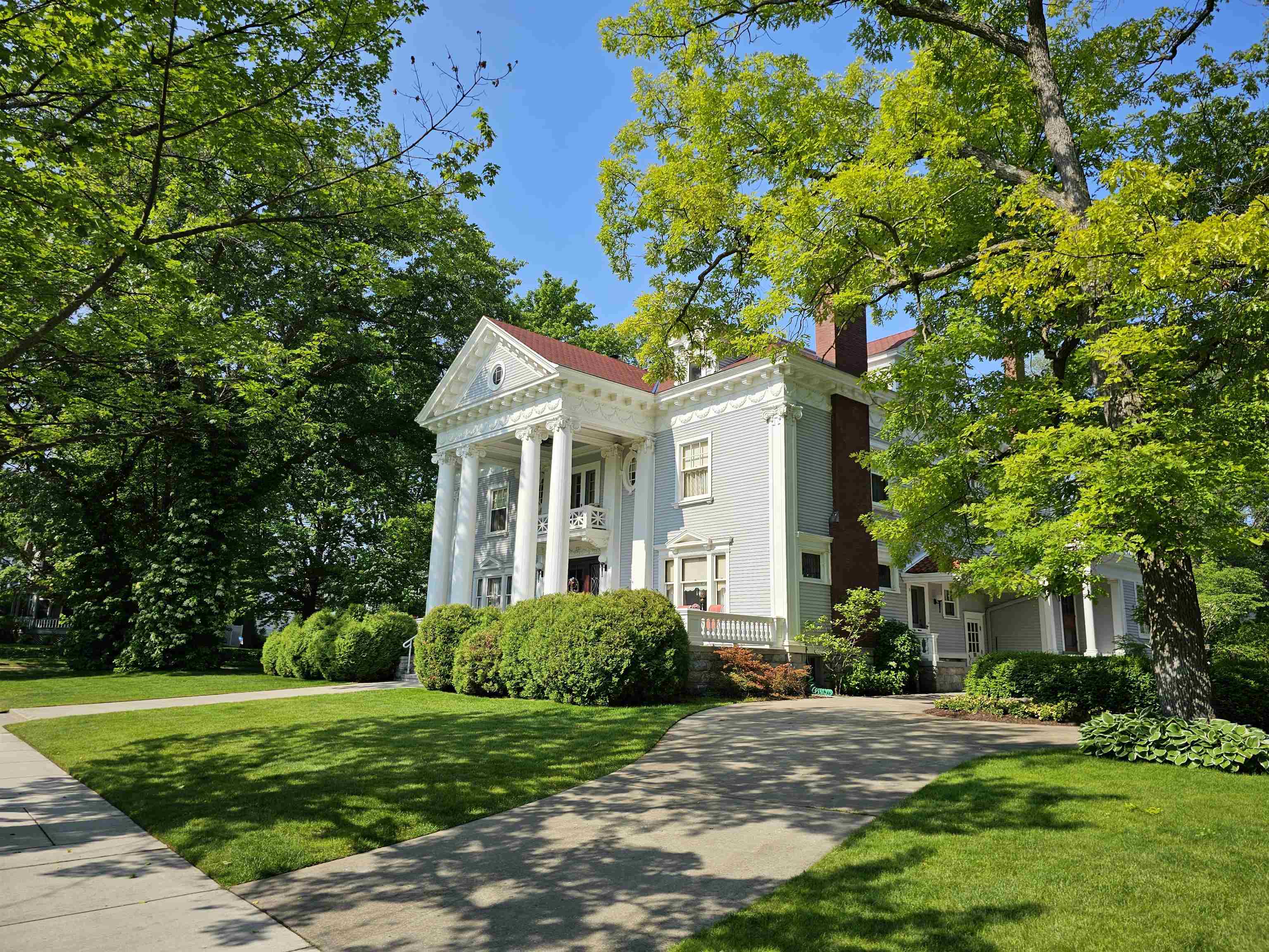 230 Wellington Lot: 9 &10