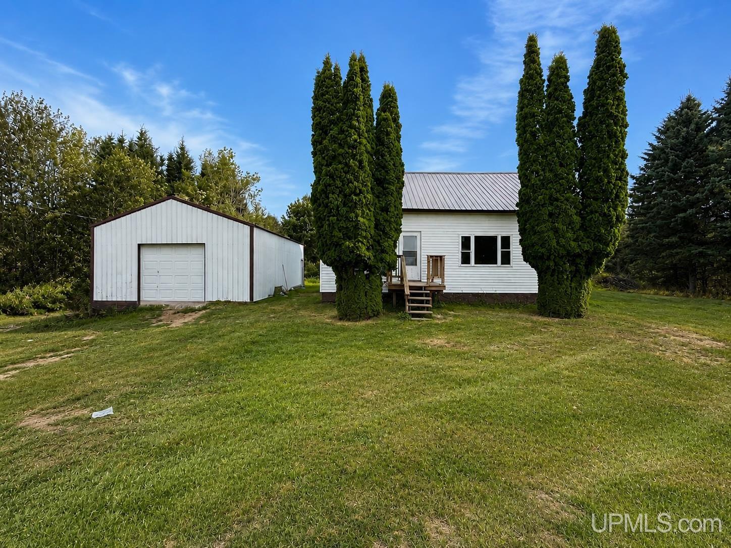 900 Manistique Avenue