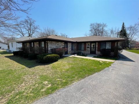 Photo of 2009 W 14 Mile Road, Royal Oak, MI 48073 (MLS # 60994549)