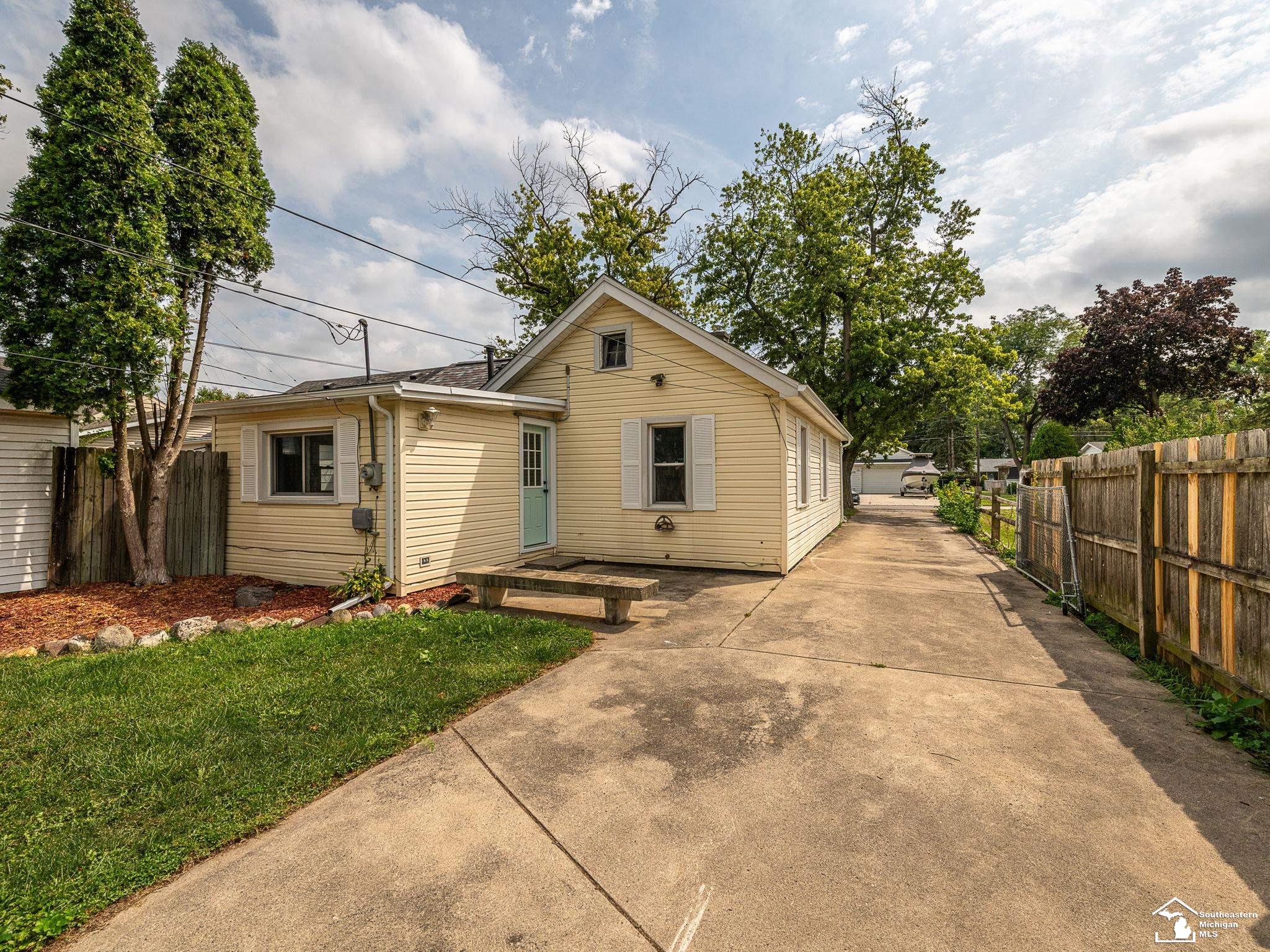 1214 Bacon Street