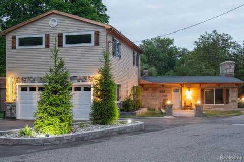 Photo of 375 Lamothe Drive, Waterford, MI 48327 (MLS # 61009521)