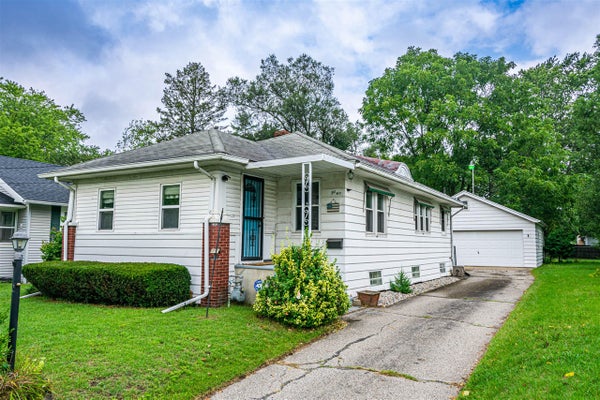 90 KINGMAN AVE W, BATTLE CREEK, MI 49014 - Image bf264a80caa645d6d66dfb29ce2f92d4/1825200476
