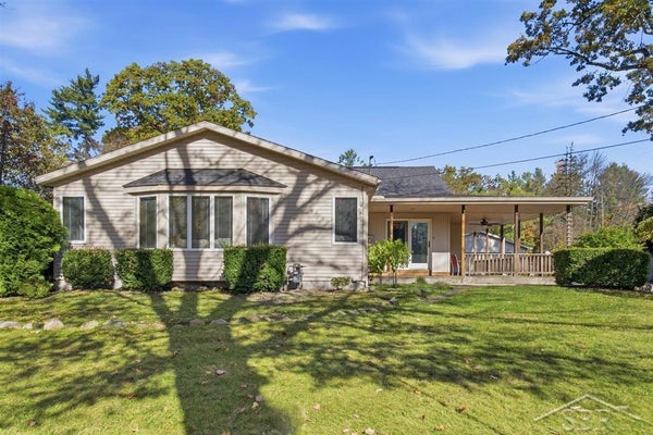 563 E WACKERLY RD, SANFORD, MI 48657 - Image bf64e6aa5a638c27fa7d427f4bfd6002/3888629627
