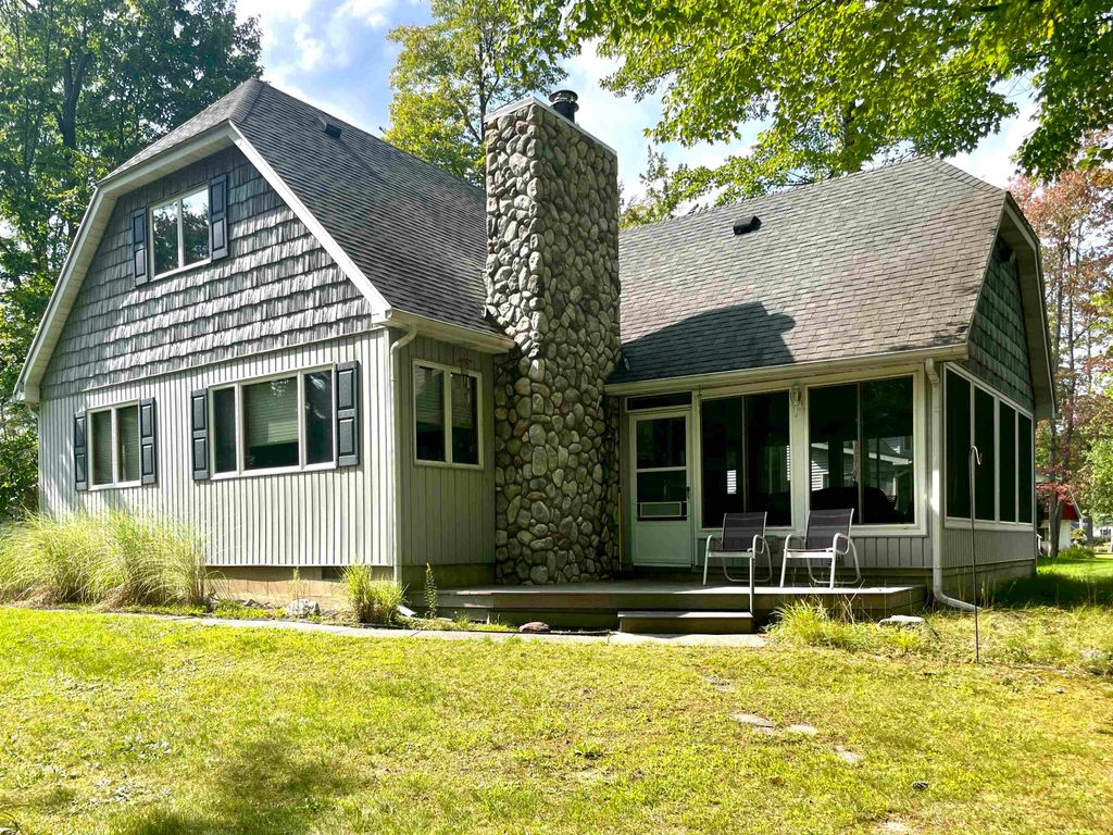 Photo of 3252 Pinehurst Drive, Gladwin, MI 48624 (MLS # 50208424)